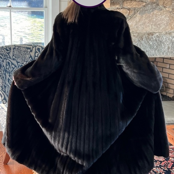 Full length mink coat. - Picture 2 of 13